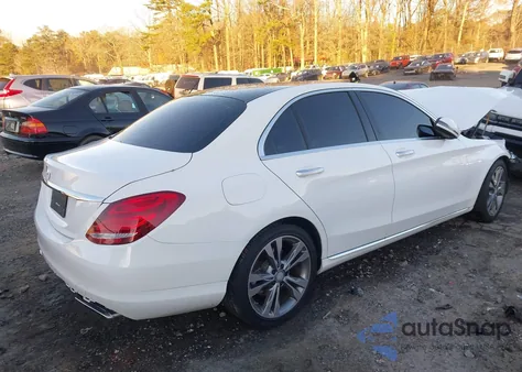2016 Mercedes-Benz C 300 из США, поврежденный, VIN 55SWF4JB3GU154521